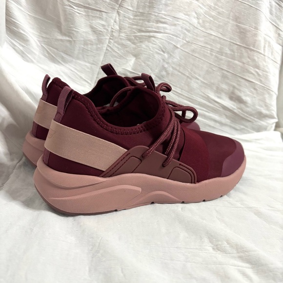 Fabletics Zuma Studio Sneakers 6.5 Burgundy / Pink Memory Foam - Picture 3 of 12